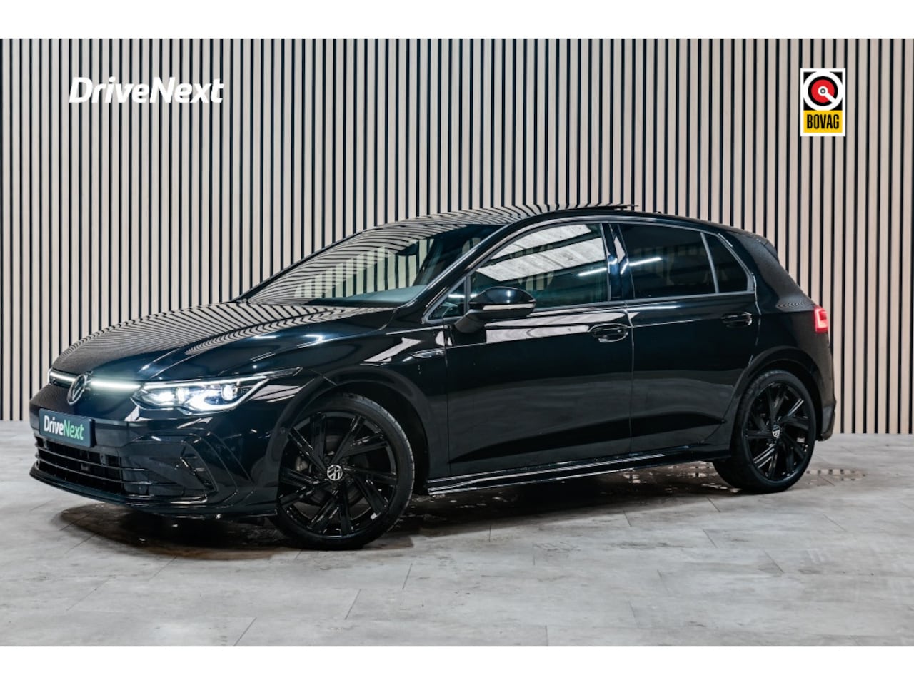 Volkswagen Golf - 1.5 eTSI R-Line Pano | Harman Kardon | Adaptive Cruise Controle | IQlights | Sfeer | Stoel - AutoWereld.nl
