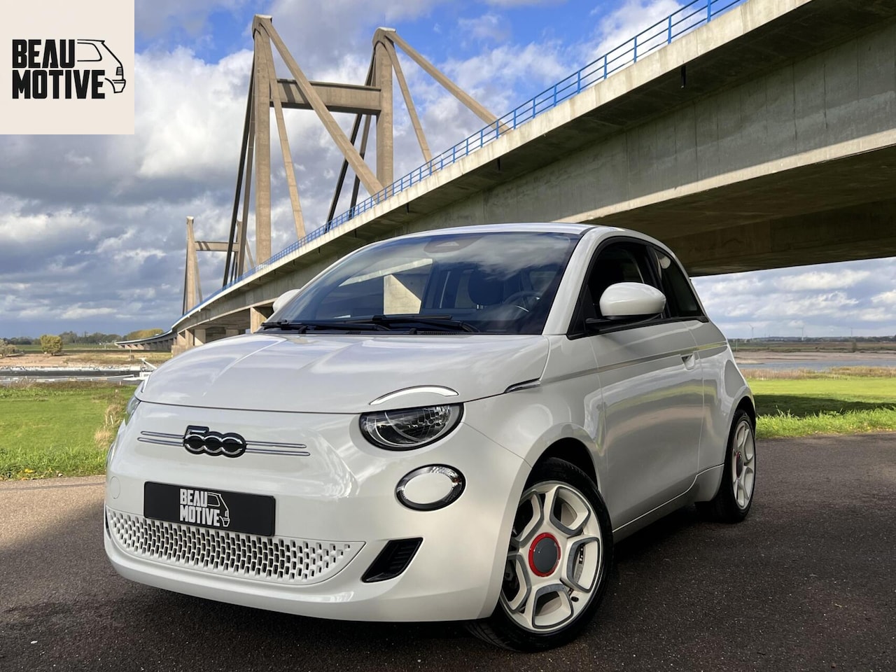 Fiat 500e - *Abarth 17” Mugello* 24 kWh / CarPlay / 4x Assist - AutoWereld.nl