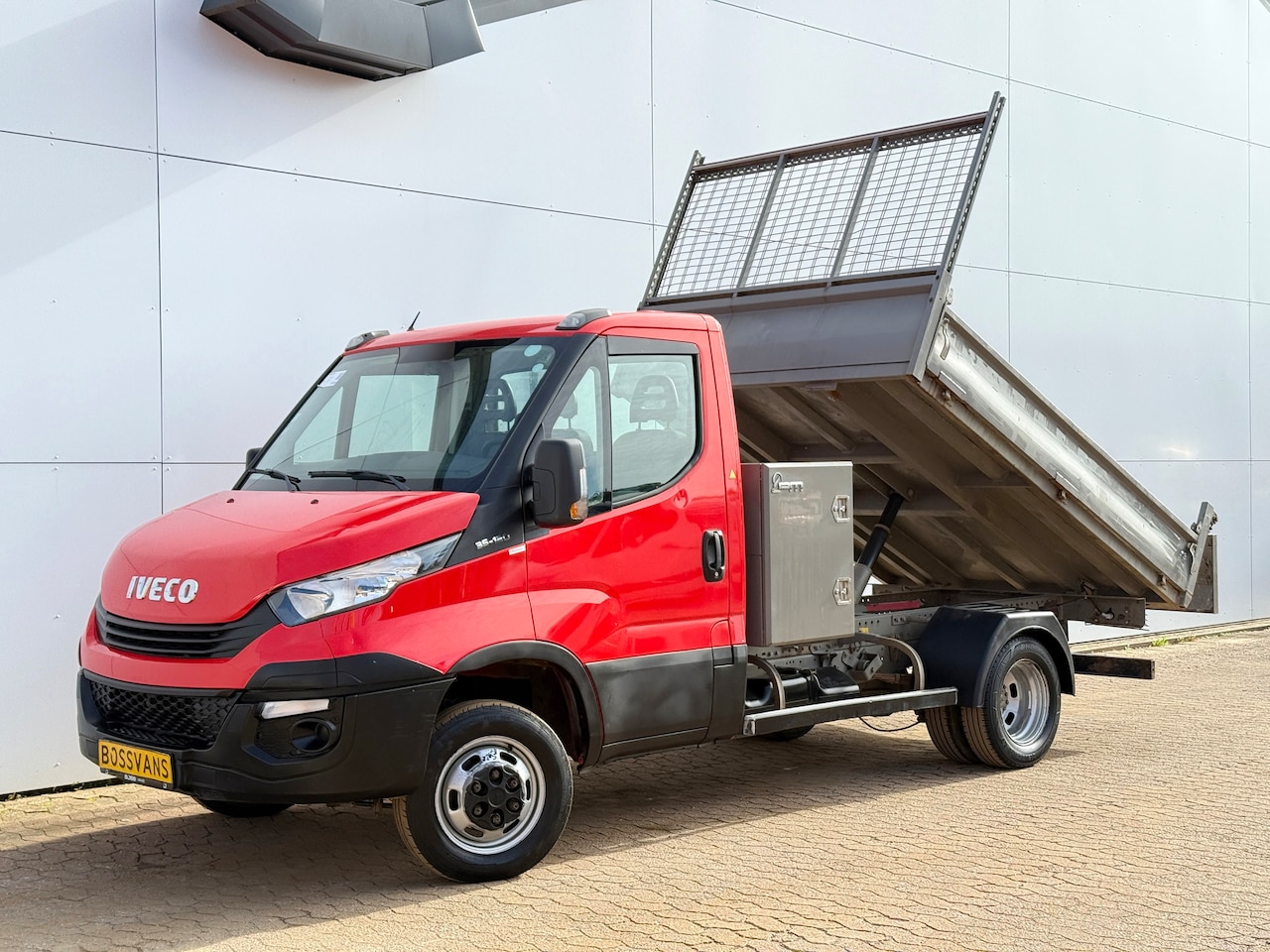 Iveco Daily - 35C12 2.3 Kipper Dubbellucht L3 Airco Cruise Control 3.5T Trekhaak Lederen Bekleding Benne - AutoWereld.nl