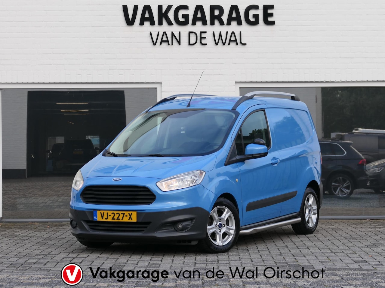 Ford Transit Courier - 1.5 TDCI Trend | Achteruitrijcamera | Climate Control | Cruise Control |  Airco |  Stoelve - AutoWereld.nl