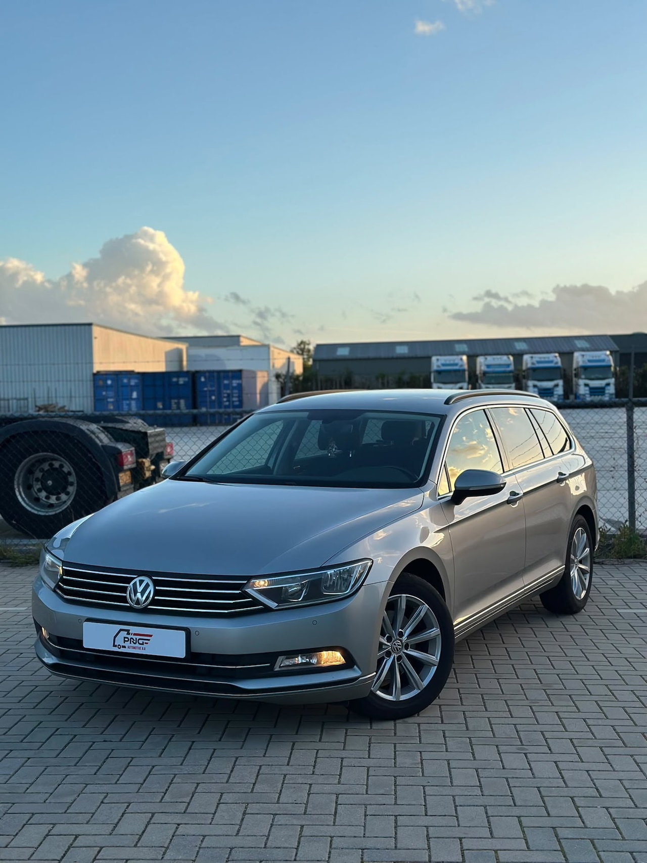 Volkswagen Passat Variant - 1.6 TDI Business Edition CRUISE - AIRCO - NAVI - AutoWereld.nl