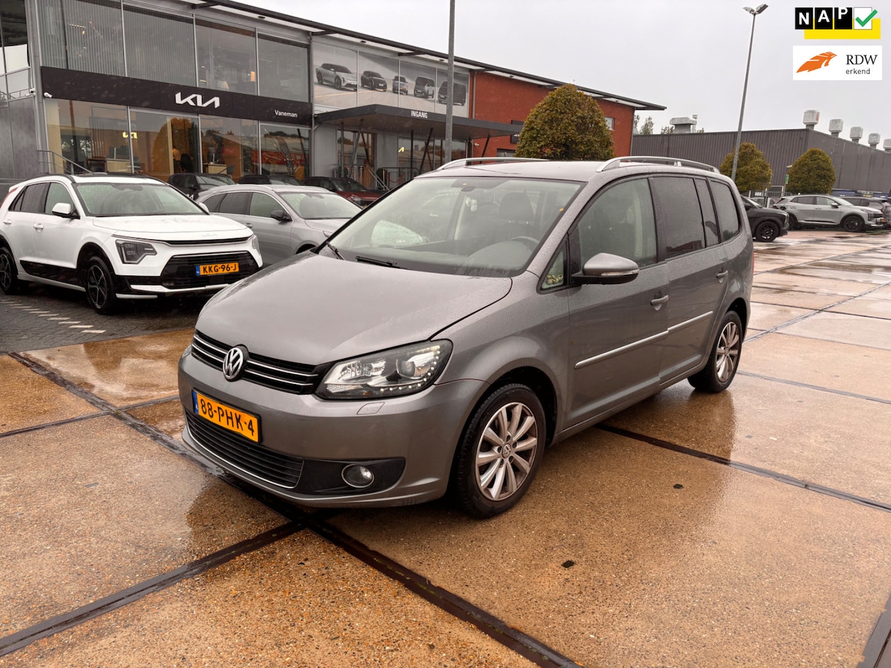 Volkswagen Touran - 1.2 TSI Highline 7p. RIJDTSUPER/LAGEKM/LEE - AutoWereld.nl