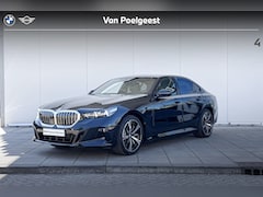 BMW 5-serie - Sedan 530e M-Sport | Trekhaak | Glazendak | 20 inch | Driving Assistant Plus | Huisselecti