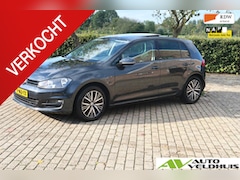 Volkswagen Golf - 1.2 TSI Connected Series Camera schuifdak trekhaak