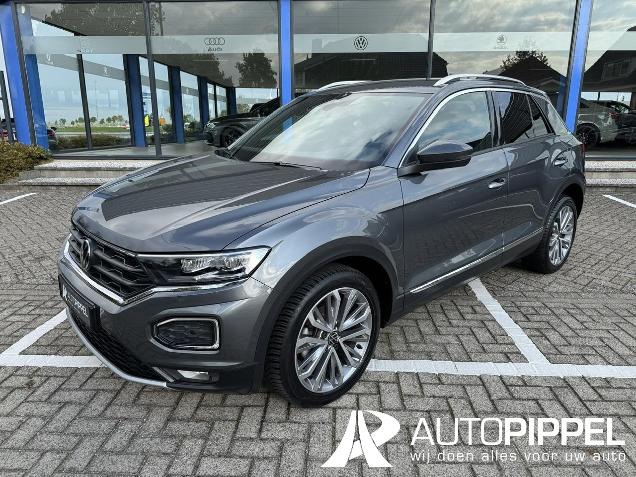 Volkswagen T-Roc - 1.5 TSI Sport |DSG |LED |Navi |LMV18" |Trekhaak |Camera |Cruise C. |Mooi!! - AutoWereld.nl