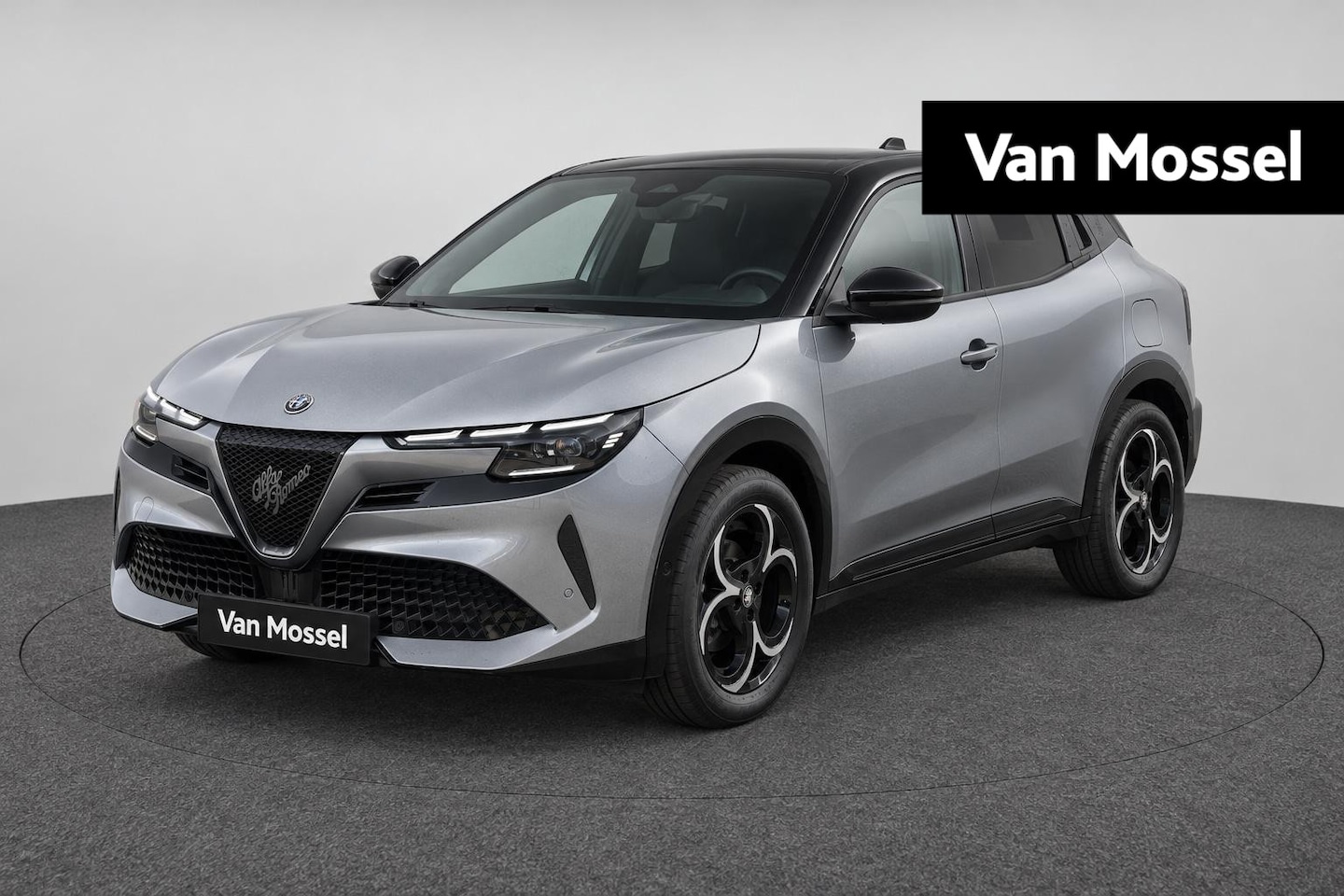 Alfa Romeo Junior - 1.2 Turbo Hybrid Ibrida Ti | Navigatie | Parkeersensoren | Camera | Apple carplay/Android - AutoWereld.nl