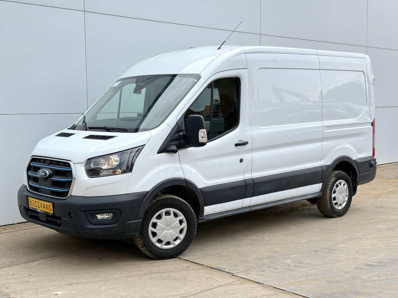 Ford E-Transit - 68kWh 184PK L2H2 317km WLTP BEV Snelladen 360° Camera Stoelverwarming Cruise control Clima - AutoWereld.nl