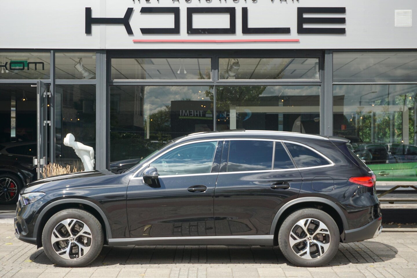 Mercedes-Benz GLC-klasse - 300e 4MATIC Luxury Line | PANO | Trekhaak | ACC | SOH 99% - AutoWereld.nl