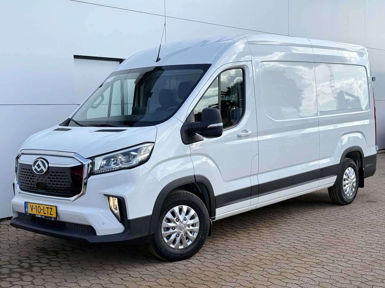 Maxus eDeliver 9 - 89kWh 204PK Nieuw! Elektrisch L3H2 355km WLTP Snelladen Adaptieve Cruise Airco LED Carplay - AutoWereld.nl