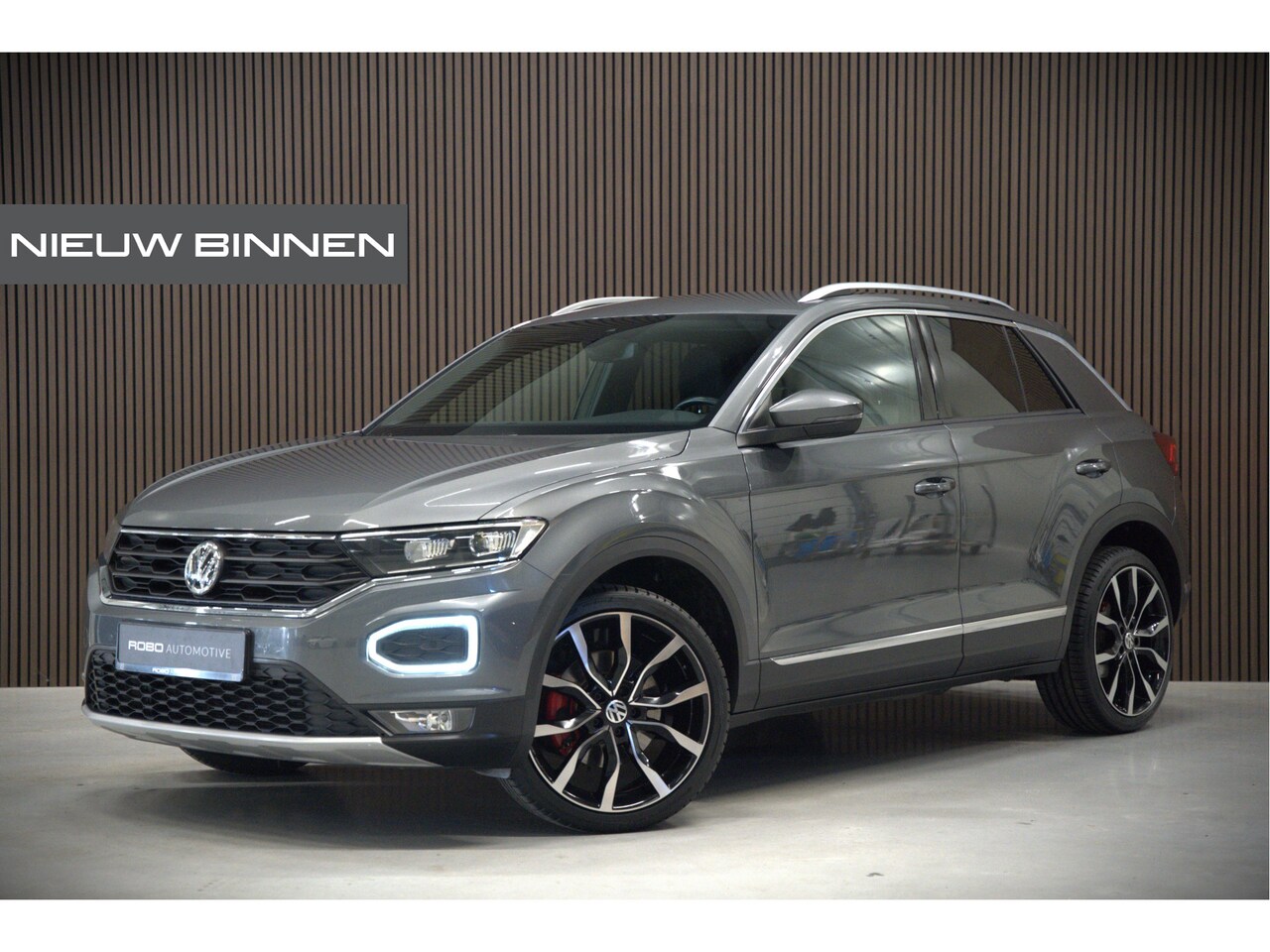 Volkswagen T-Roc - 1.5 TSI Sport | DSG | Stoelverwarming | Adaptive Cruise Control | Camera | Trekhaak | Navi - AutoWereld.nl