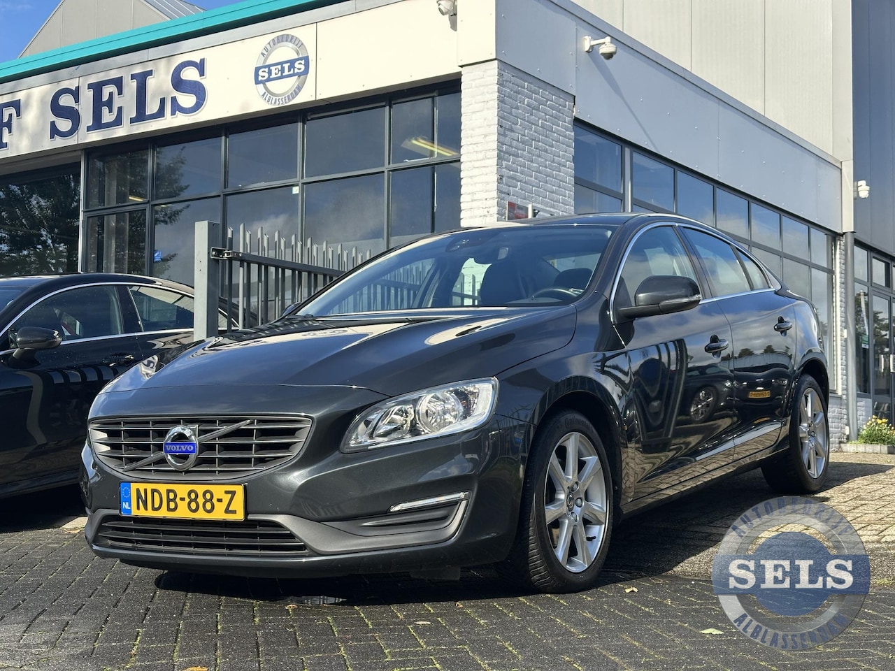 Volvo S60 - 2.0 T3 Momentum LEDER/NAVI/PDC - AutoWereld.nl