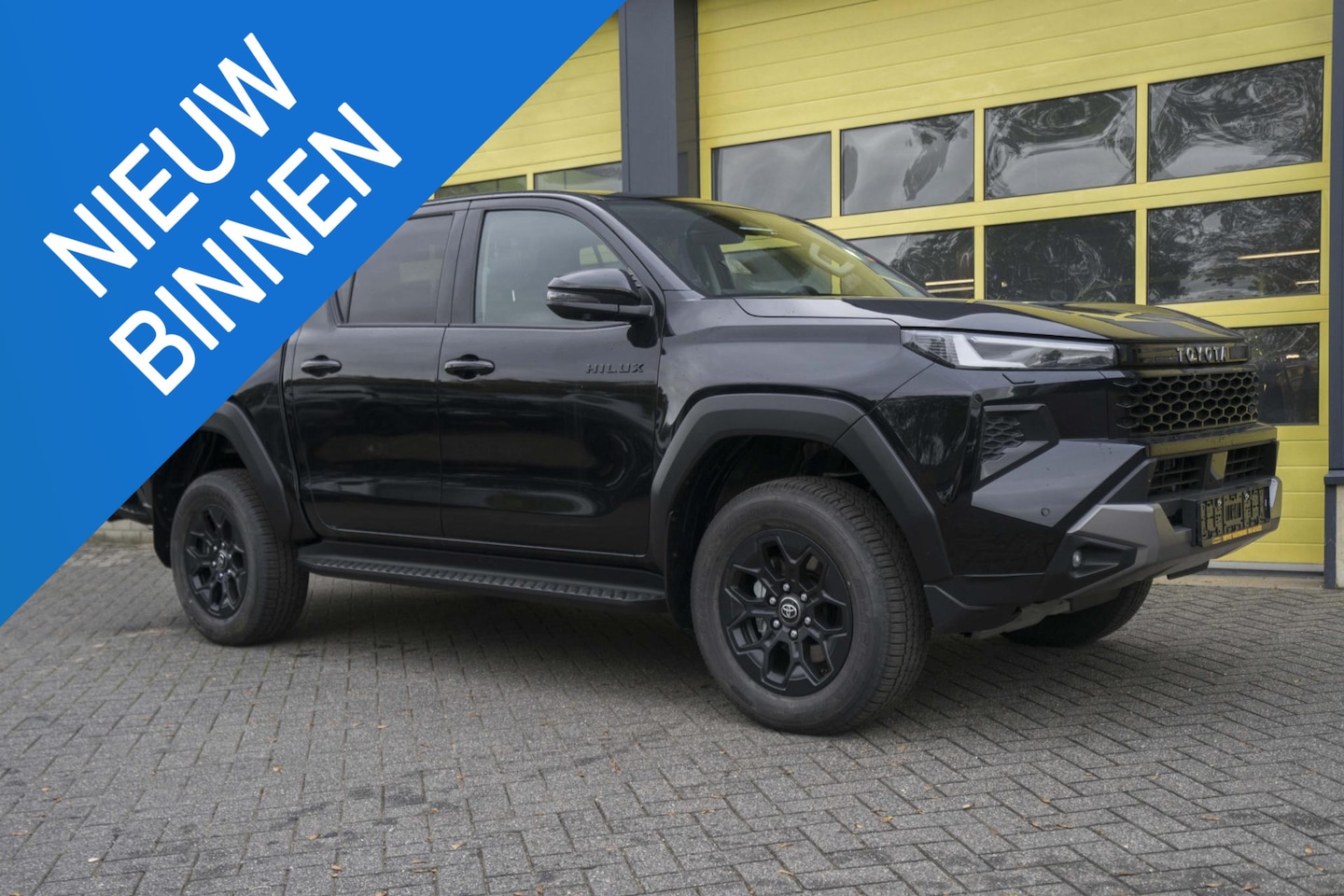 Toyota HiLux - 2.8 D-4D Hybrid Invincible JBL Full Options ! - AutoWereld.nl