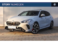 BMW 1-serie - 120 M Sport Automaat / Sportstoelen / Panoramadak / Comfort Access / Achteruitrijcamera /