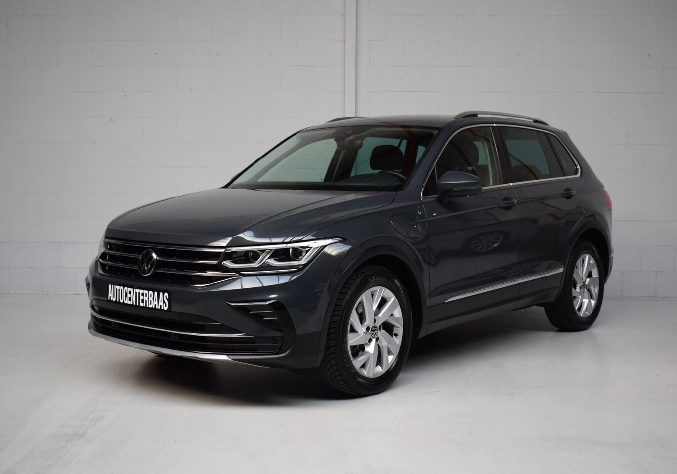 Volkswagen Tiguan - 1.4 TSI eHybrid PHEV ELEGANCE / SOH / VIRTUAL / EL.TREKHAAK / CAMERA / IQ-LIGHT / SFEERVER - AutoWereld.nl