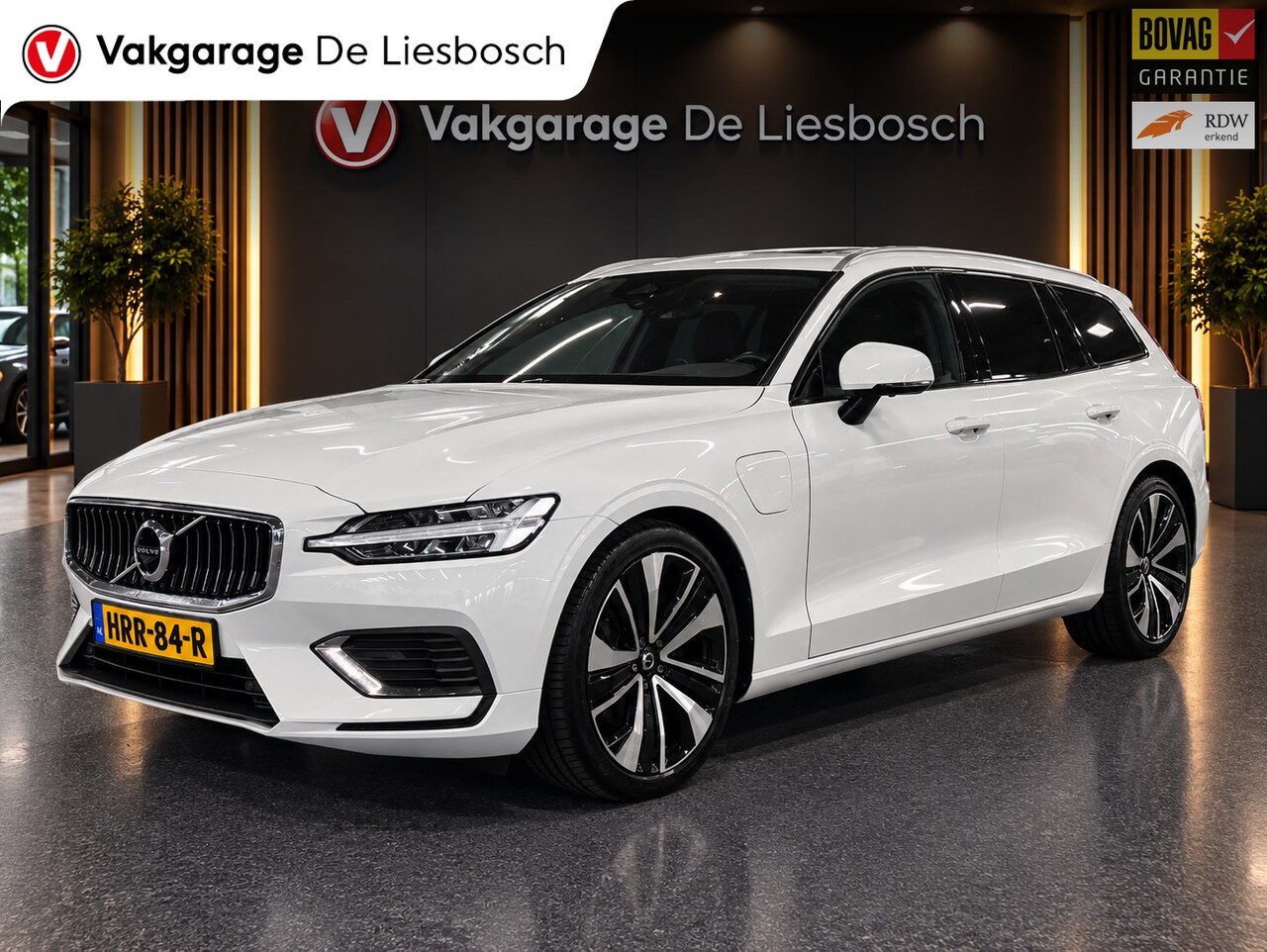 Volvo V60 - 2.0 T6 Recharge AWD R-Design / 360 camera / Panoramadak / Leder / head-up / Harman-Kardon - AutoWereld.nl
