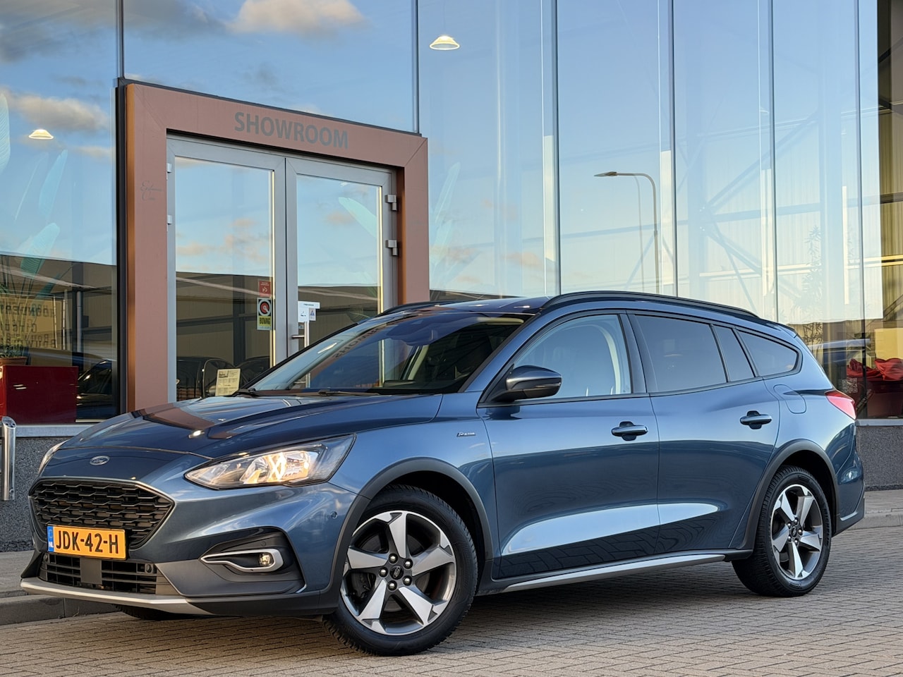 Ford Focus Wagon - 1.0 EcoBoost Active Business | Navi | ACC | Achteruitrijcamera | Stoel/Stuurverwarming | V - AutoWereld.nl