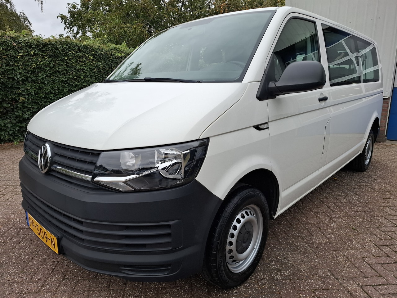 Volkswagen Transporter Kombi - 2.0 TSI L2H1 22500.- INCL BTW 9-PERSOONS BENZINE 150PK - AutoWereld.nl