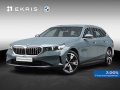 BMW i5 Touring - eDrive40 | SoH 98% | Pure Edition | Driving Assistant Plus | Verwarmbare Voorstoelen | Har