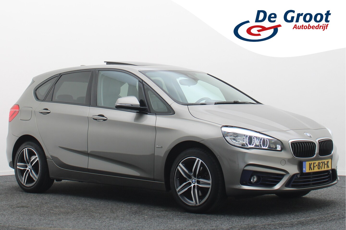 BMW 2-serie Active Tourer - 218i Centennial High Executive Panoramadak, Leer - AutoWereld.nl