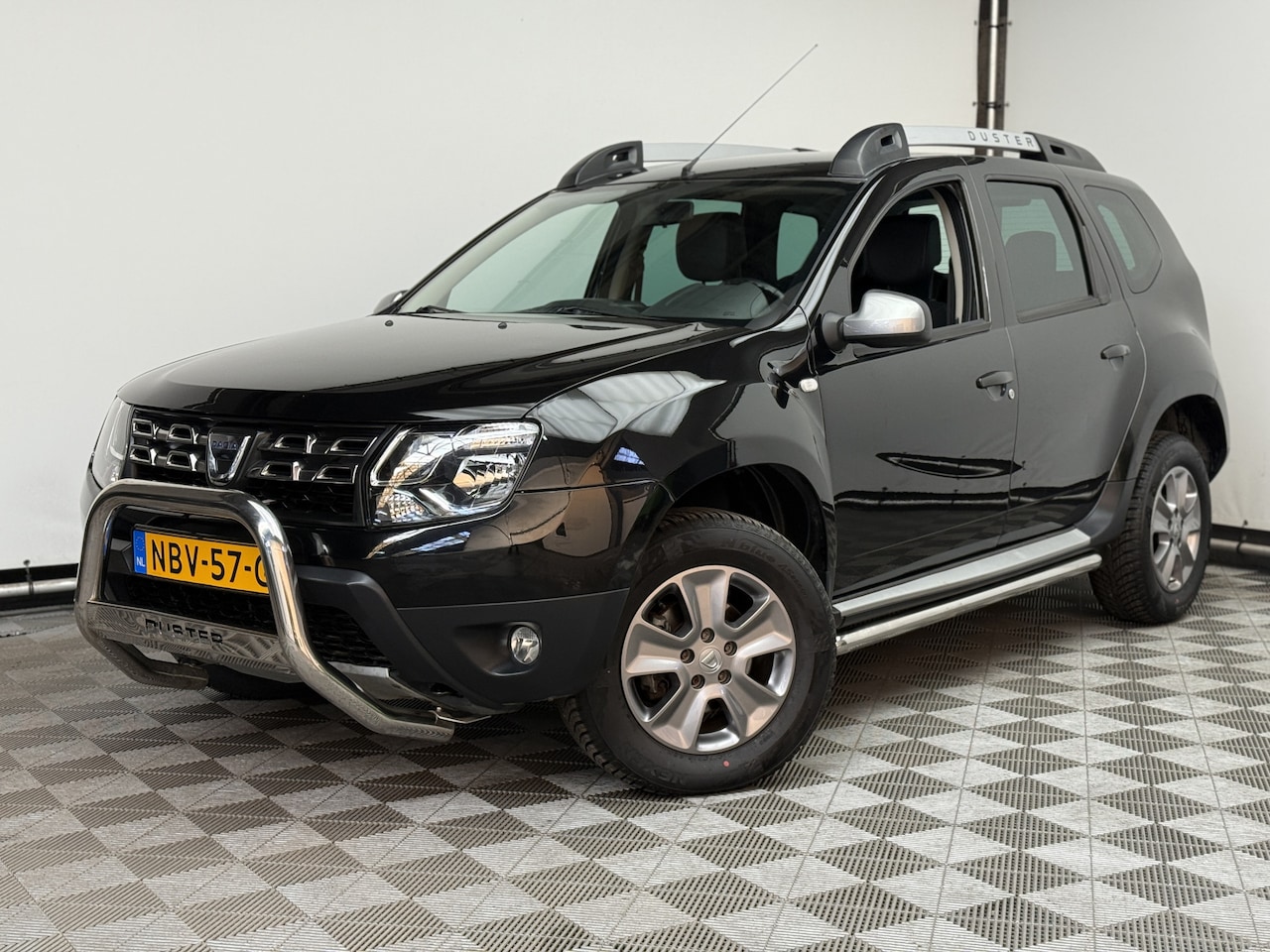 Dacia Duster - 1.2 TCe 4x2 Blackshadow Airco Navi Stoelverw. - AutoWereld.nl