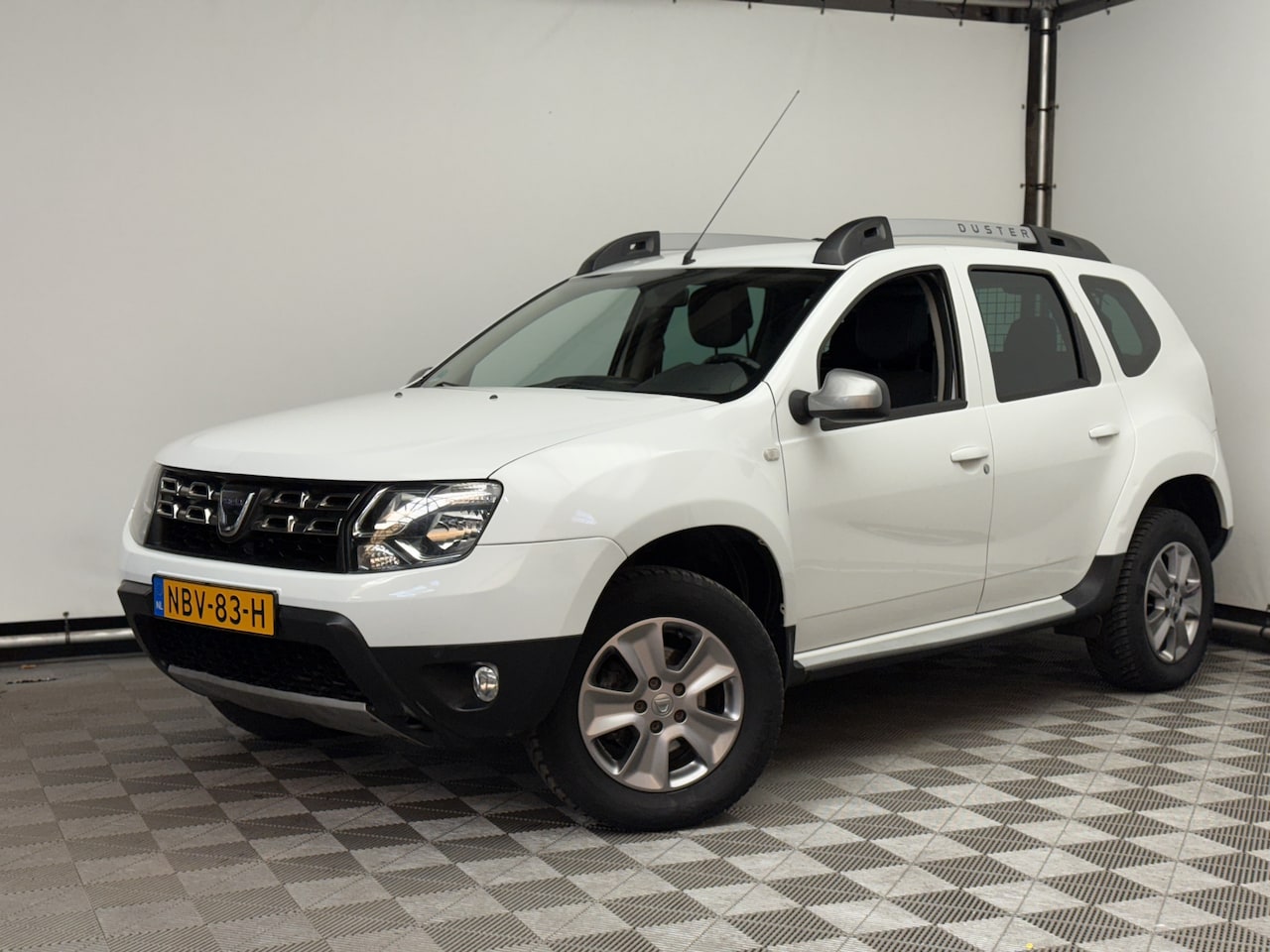 Dacia Duster - 1.2 TCe 4x2 Ambiance Airco Navi PDC Trekhaak - AutoWereld.nl