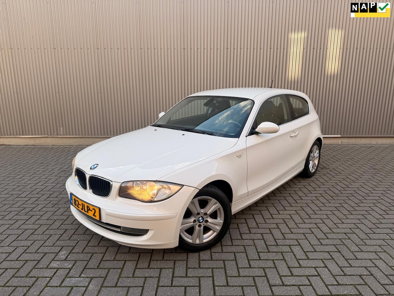 BMW 1-serie - 116i Business Line nieuwe ketting|Climate control|Bluetooth - AutoWereld.nl