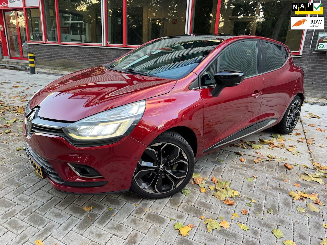 Renault Clio - 1.2 TCe Intens Park Assist stoelverwarming leer navi - AutoWereld.nl