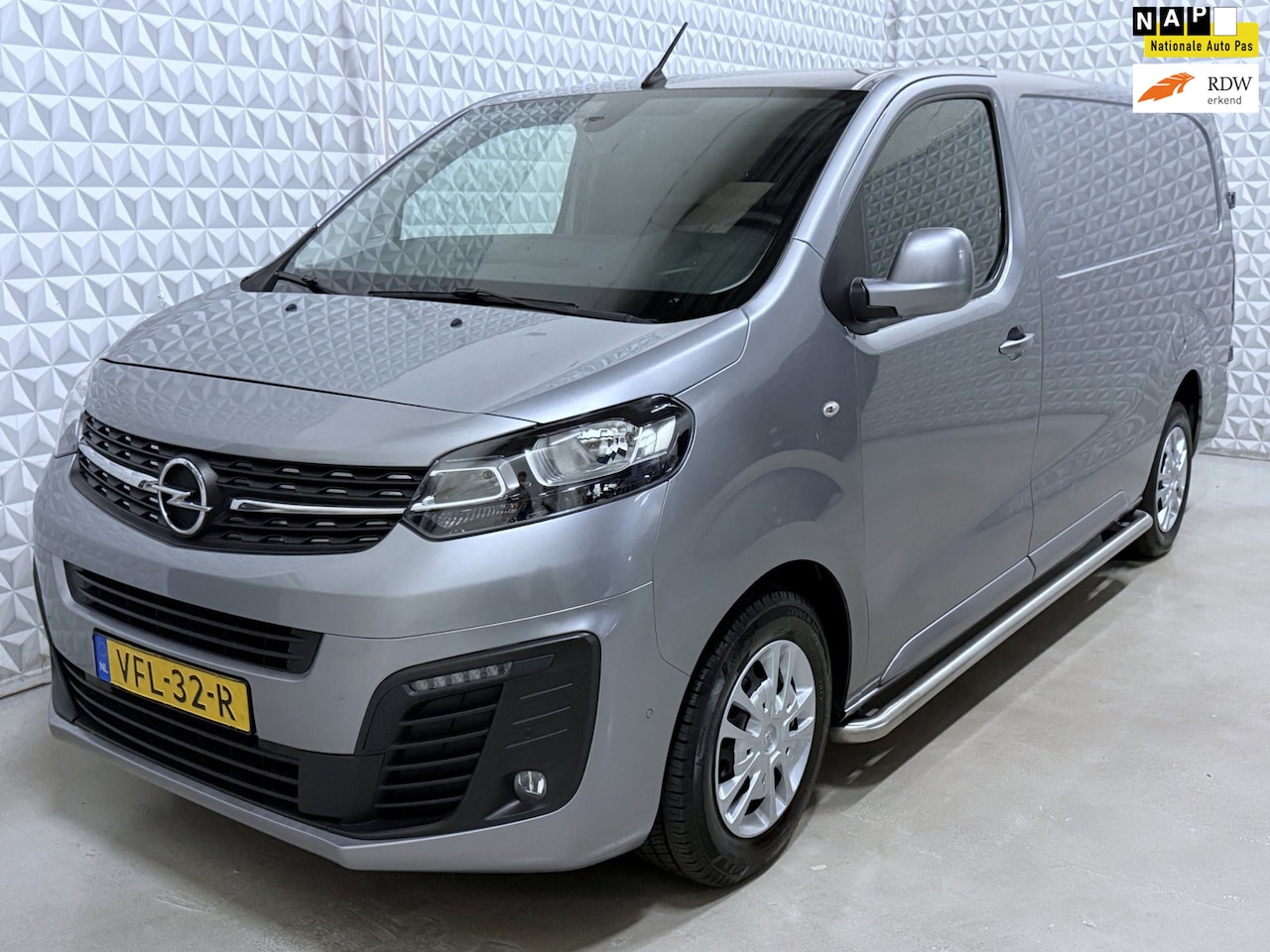 Opel Vivaro - 2.0 CDTI Edition L3H1 Airco Cruise Navigatie VERLENGD! (2020) - AutoWereld.nl