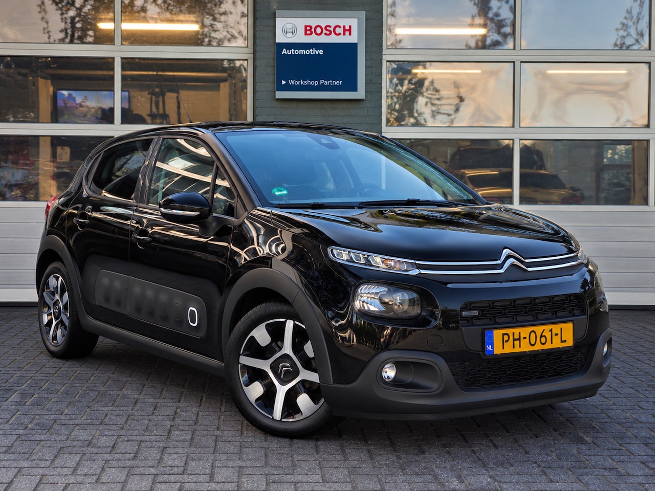 Citroën C3 - 1.2 PureTech S&S Shine|2017|Automaat|Clima|Camera|Trekhaak| - AutoWereld.nl