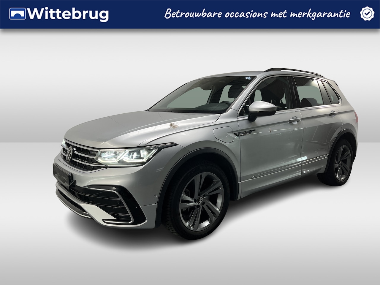 Volkswagen Tiguan - 1.4 TSI eHybrid R-Line Business / AUTOMAAT/ 2X R-LINE/ ADAPT-CRUISE/ DODEHOEK/ APP-CONNECT - AutoWereld.nl