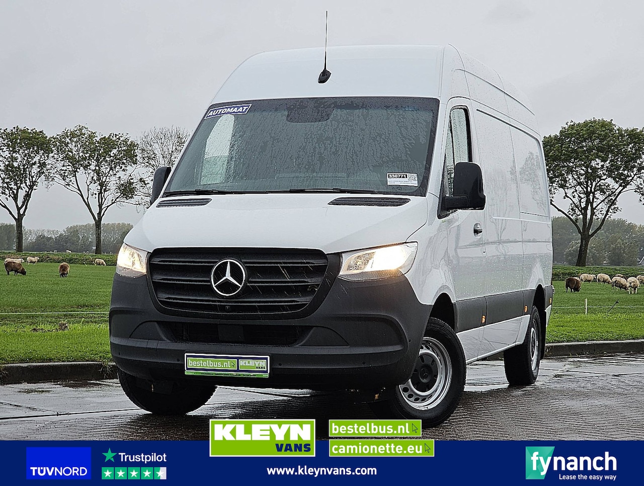 Mercedes-Benz Sprinter - 317 L2H2 RWD Automaat Mbux 360 Graden Camera Standkachel 3 Zits Airco Apple Carplay Euro6 - AutoWereld.nl