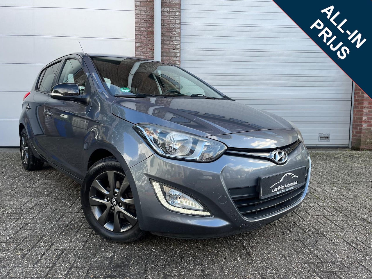 Hyundai i20 - 1.2i i-Fifa world cup edition Lmv/Airco/Stoelverwarming/Garantie - AutoWereld.nl