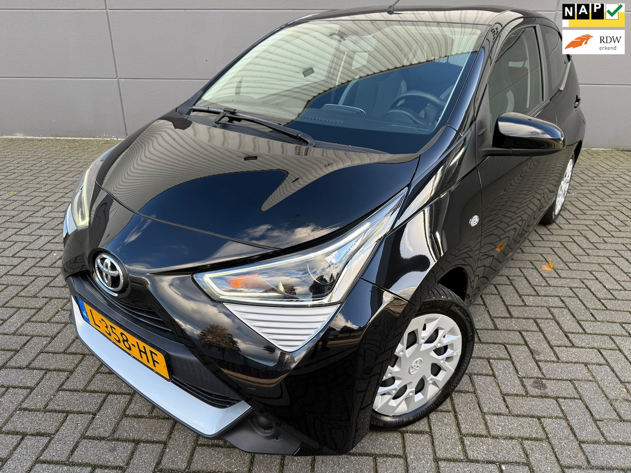 Toyota Aygo - 1.0 VVT-i x-play*CAMERA*NAVI*ELKT-RAAM*AIRCO*NEW APK*NAP - AutoWereld.nl