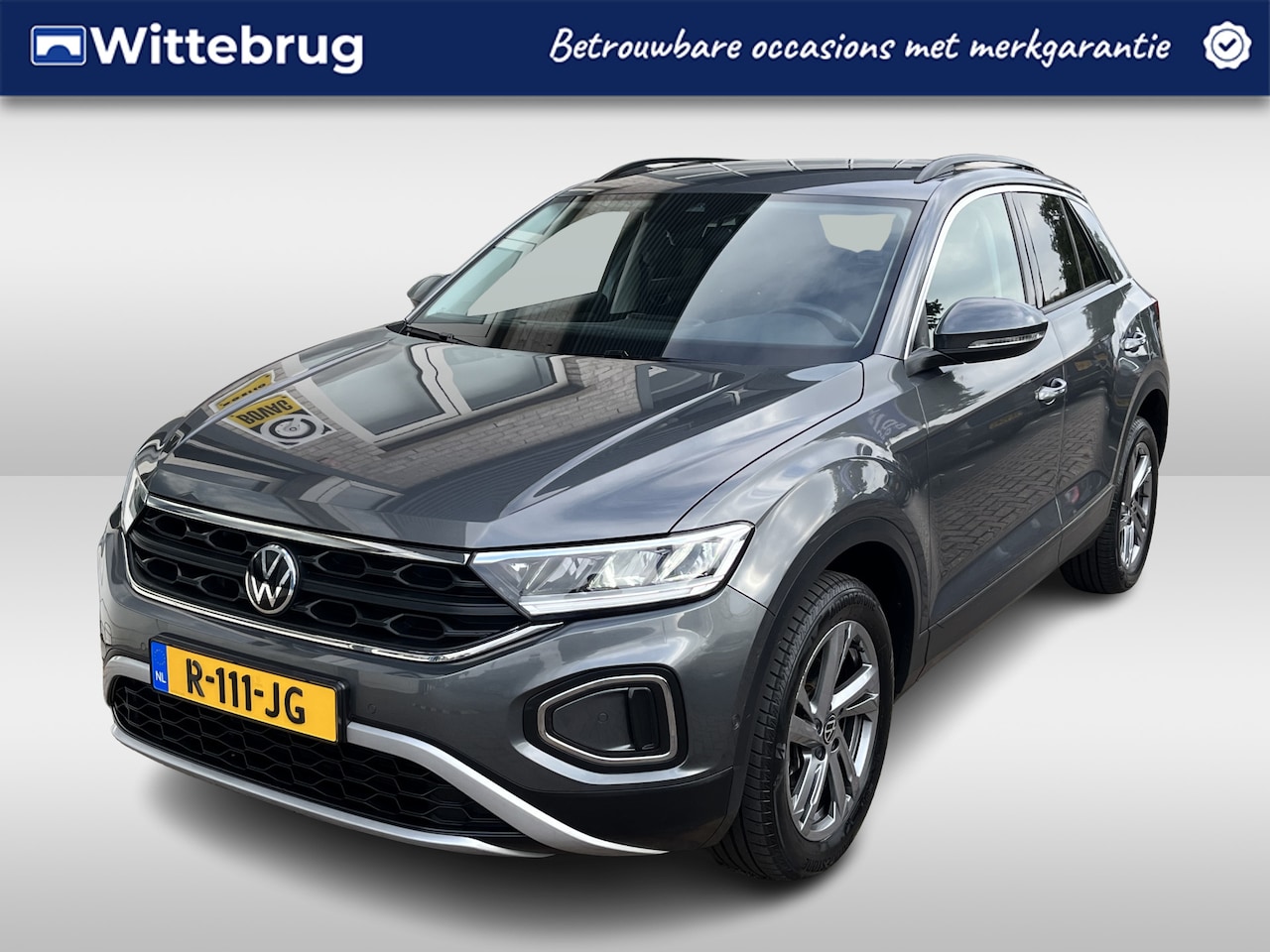 Volkswagen T-Roc - 1.0 TSI Life / PARKEER SENSOREN/ CRUISE/ DIGITAL DASH/ NAVI/ AIRCO - AutoWereld.nl