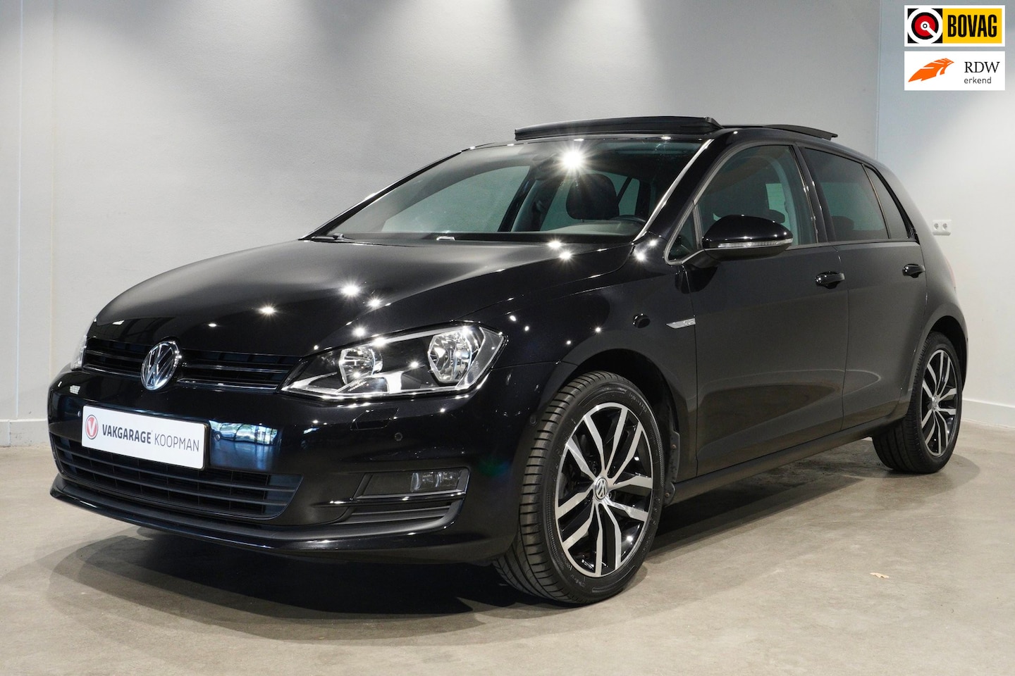 Volkswagen Golf - 1.2 TSI Business R Pano|Stoelverwarming|Carplay - AutoWereld.nl