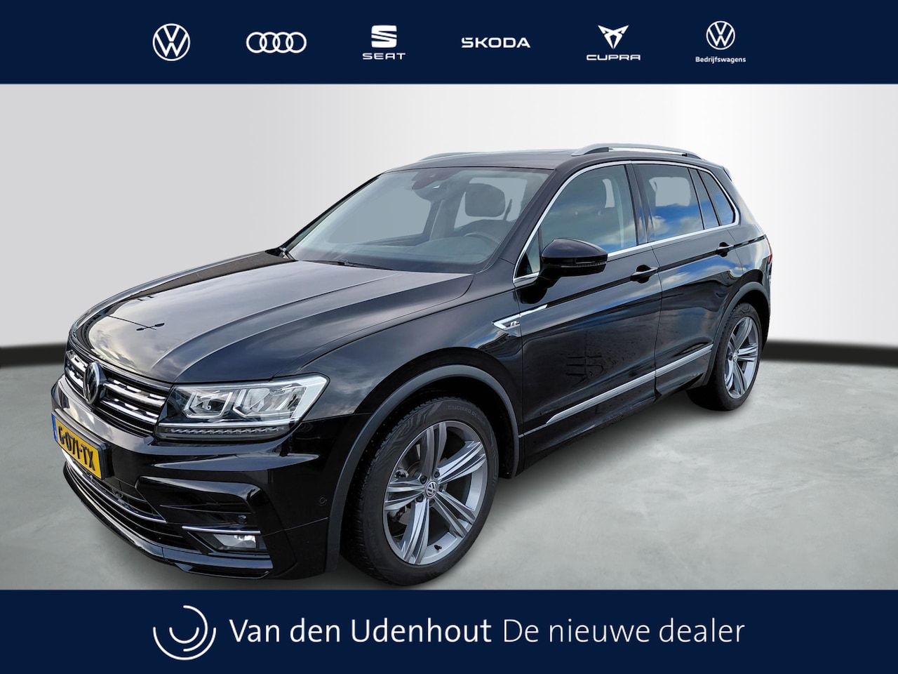 Volkswagen Tiguan - 1.5 TSI ACT Highline | Panoramadak | Trekhaak | Camera | Elec. achterklep | - AutoWereld.nl