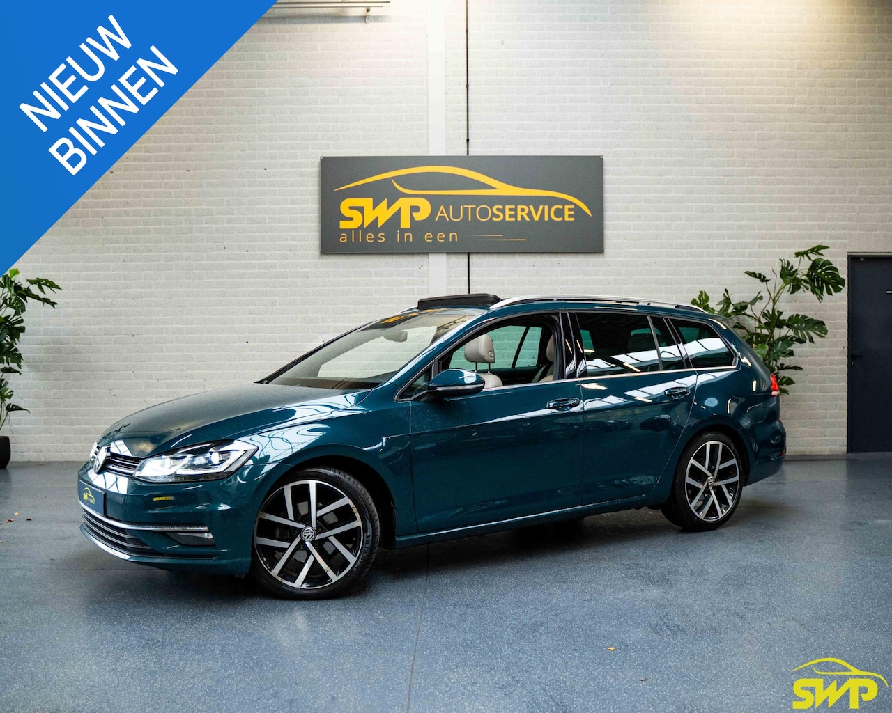 Volkswagen Golf Variant - 1.6 TDI Highline | Leder | Pano | Digitale display | ACC | 18 inch | Speciale kleur | Full - AutoWereld.nl