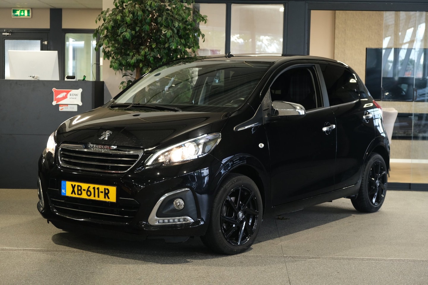 Peugeot 108 - 1.0 e-VTi Allure Navi Cruise CAM DAB+ Keyless - AutoWereld.nl