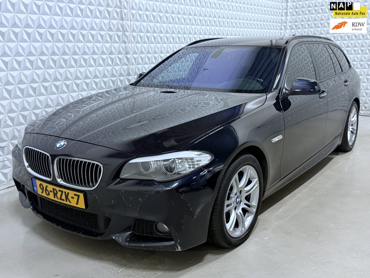 BMW 5-serie Touring - 528i High Executive M-PAKKET / 6-CILINDER! (2011) - AutoWereld.nl