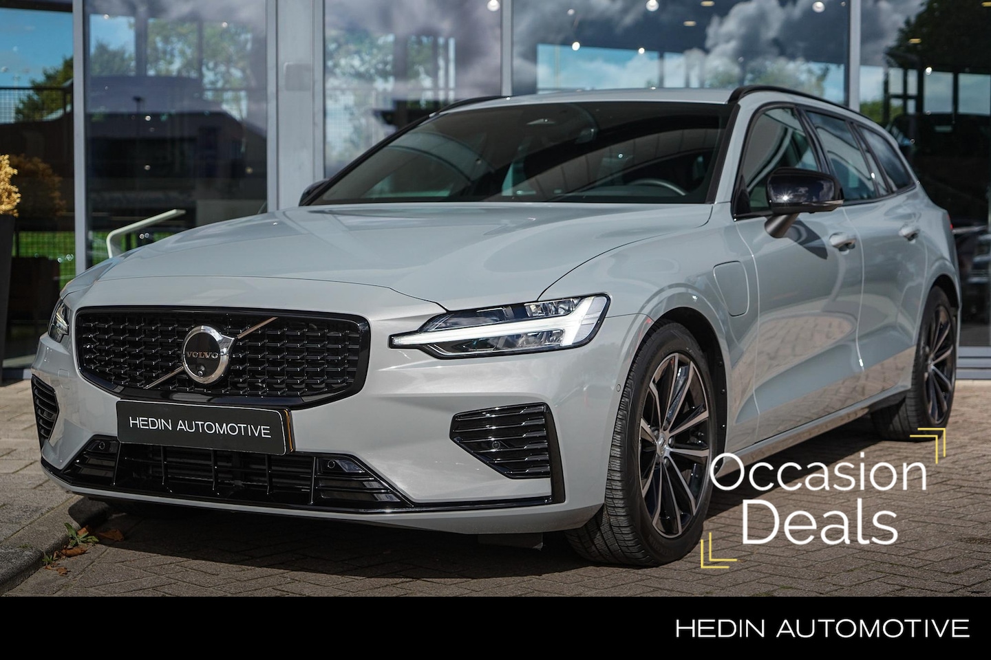 Volvo V60 - 2.0 T6 Plug-in hybrid AWD Plus Dark | Elek. Stoelen + Geheugen | Stoel & Stuurverwarming | - AutoWereld.nl