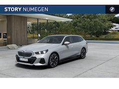 BMW 5-serie Touring - 530e M Sport Automaat / Panoramadak / Trekhaak / M Multifunctionele Stoelen / Bowers & Wil
