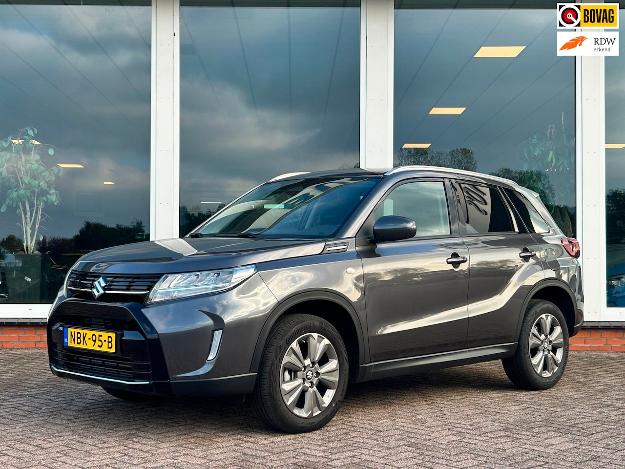 Suzuki Vitara - 1.4 Boosterjet Smart Hybrid Select AUT. - Navi - Camera - Nieuwstaat - AutoWereld.nl