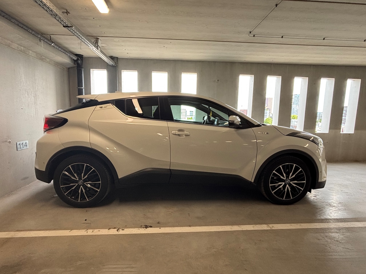 Toyota C-HR - 1.8 Hybrid Executive - AutoWereld.nl