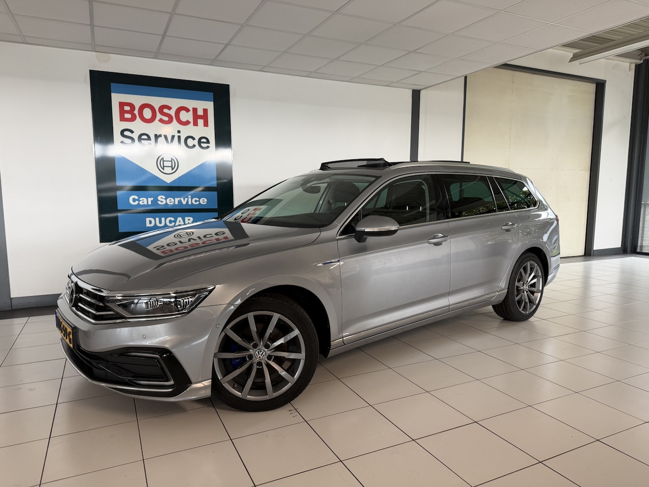 Volkswagen Passat Variant - 1.4 TSI PHEV GTE Business Panoramadak / Trekhaak / Dyn Audio / Carplay / - AutoWereld.nl
