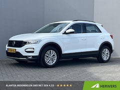 Volkswagen T-Roc - 1.0 TSI Style Business / Trekhaak (1.300 KG) / Adaptieve Cruise Control / Stoelverwarming