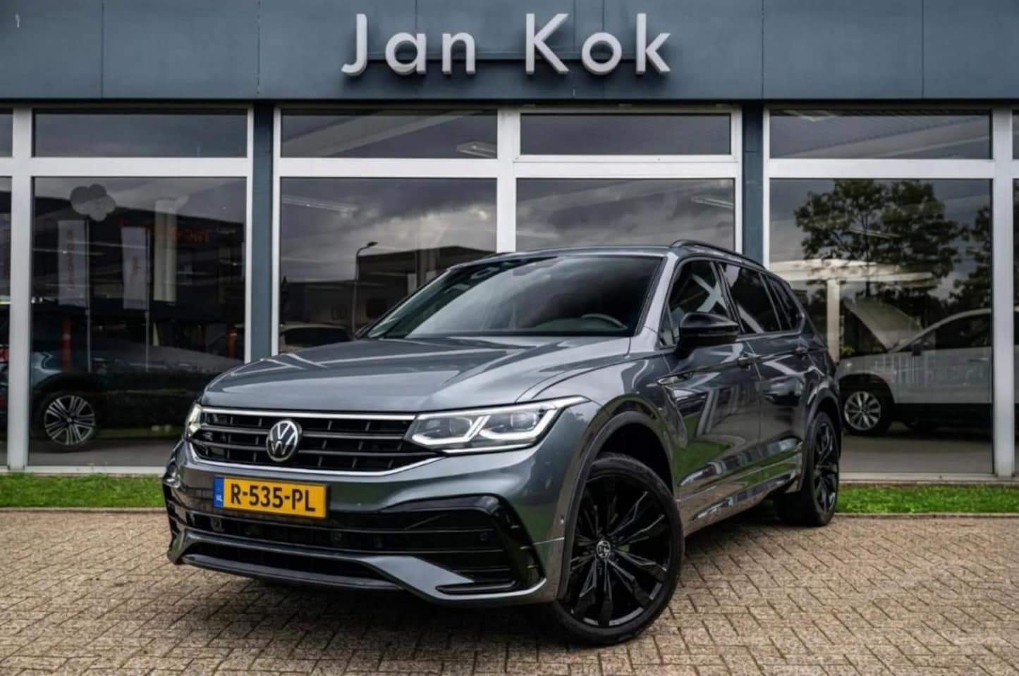 Volkswagen Tiguan Allspace - 1.5 TSi 150 pk R-Line Business+ 7p. | Panoramadak | H&K| Head Up Display | el. Trekhaak - AutoWereld.nl
