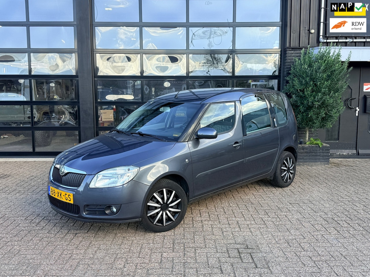 Skoda Roomster - 1.6-16V Style 1.6-16V Style - AutoWereld.nl