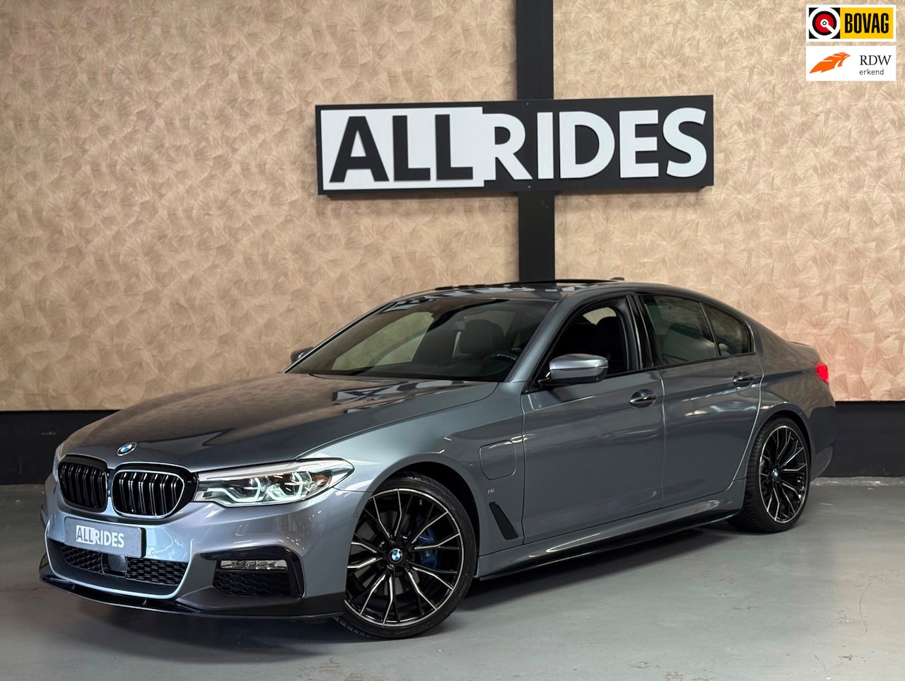 BMW 5-serie - 530e iPerformance High Executive | Stoelverwarming/Verkoeling | H&K | HUD | Pano | Camera - AutoWereld.nl