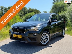 BMW X1 - SDrive18i High Executive / Automaat / Panorama dak / Leder / Navigatie / Trekhaak / Stoelv
