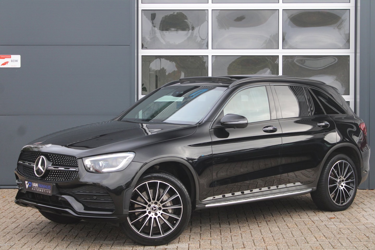 Mercedes-Benz GLC-klasse - 300e 4MATIC AMG | Pano | Burmester | 360 | Sfeerverlichting - AutoWereld.nl